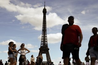 Samedi, deux fausses alertes à la bombe ont conduit à deux évacuations de la Tour Eiffel (image d'illustration).